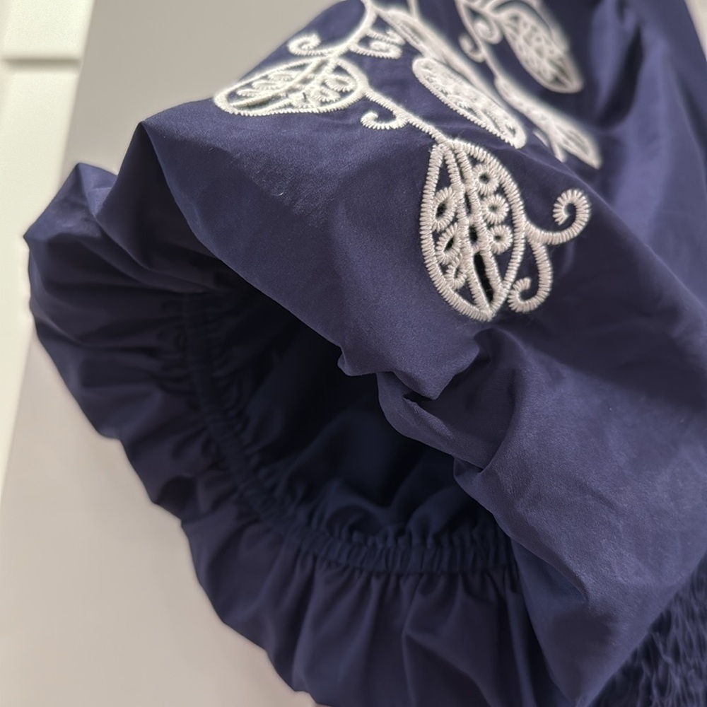 JODIFL Navy Blouse with White Embroidery NEW Small - Picture 4 of 5